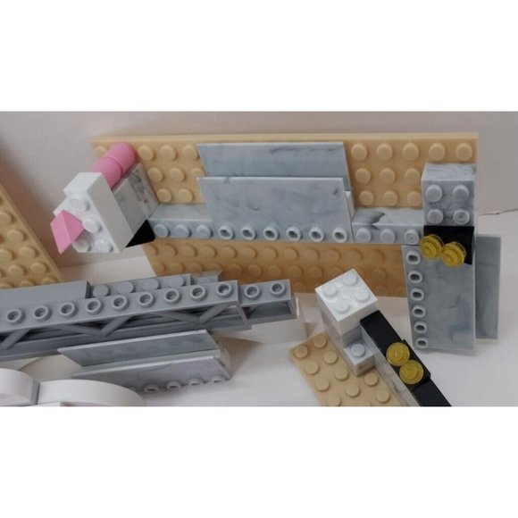 American Girl Mega Construx Isabelle's Ballet Recital Set - Picture 4 of 16